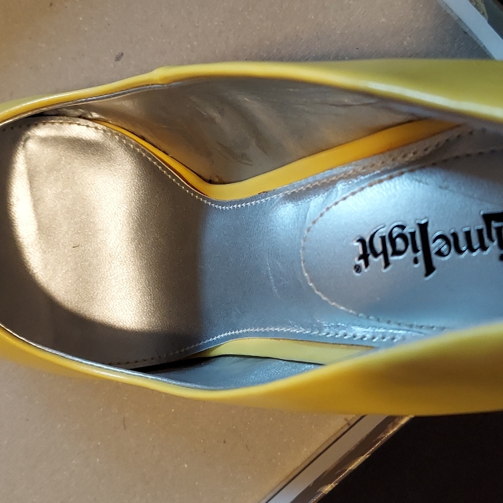 Heels - Picture 4 of 4